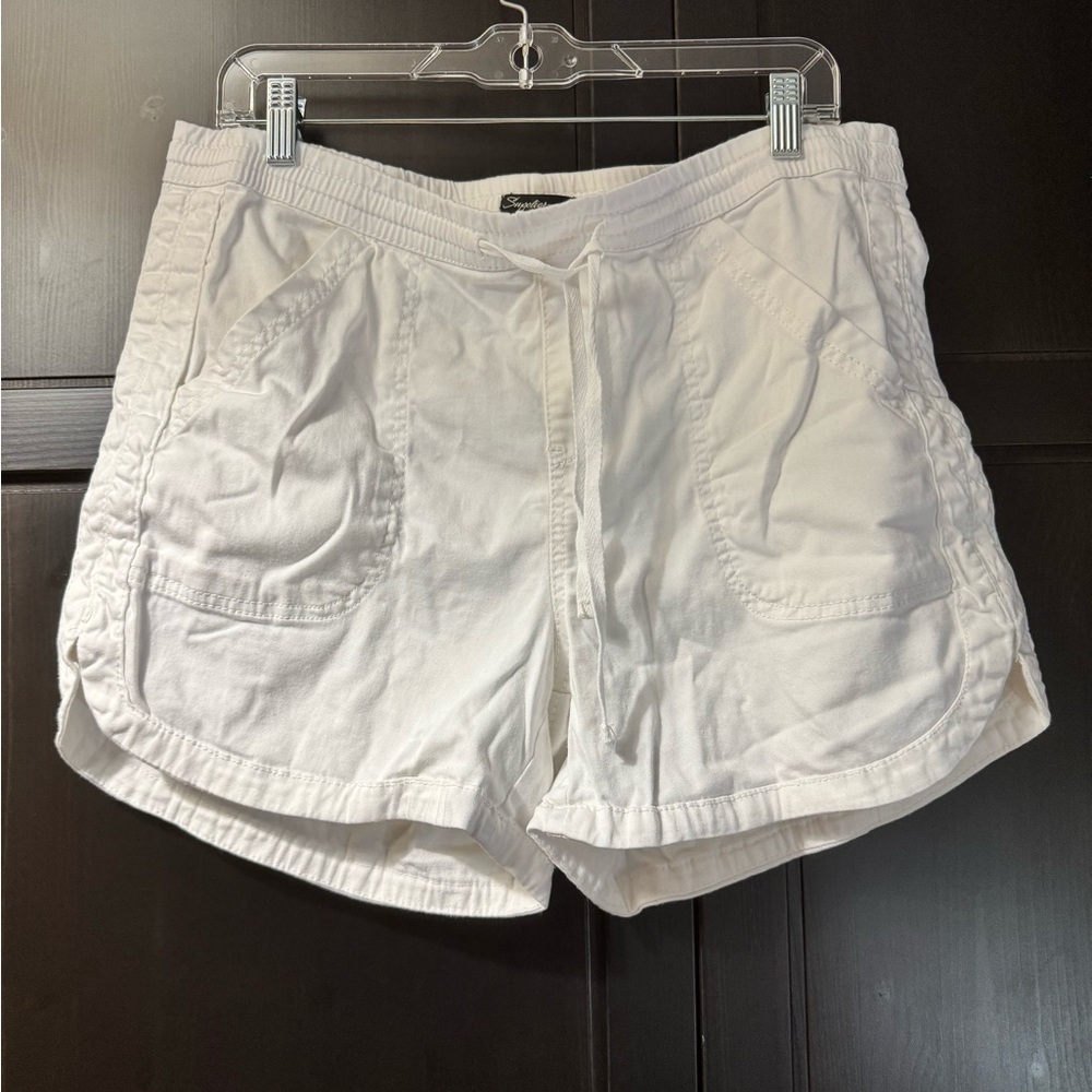 White Relaxed  Shorts with Elastic Waist